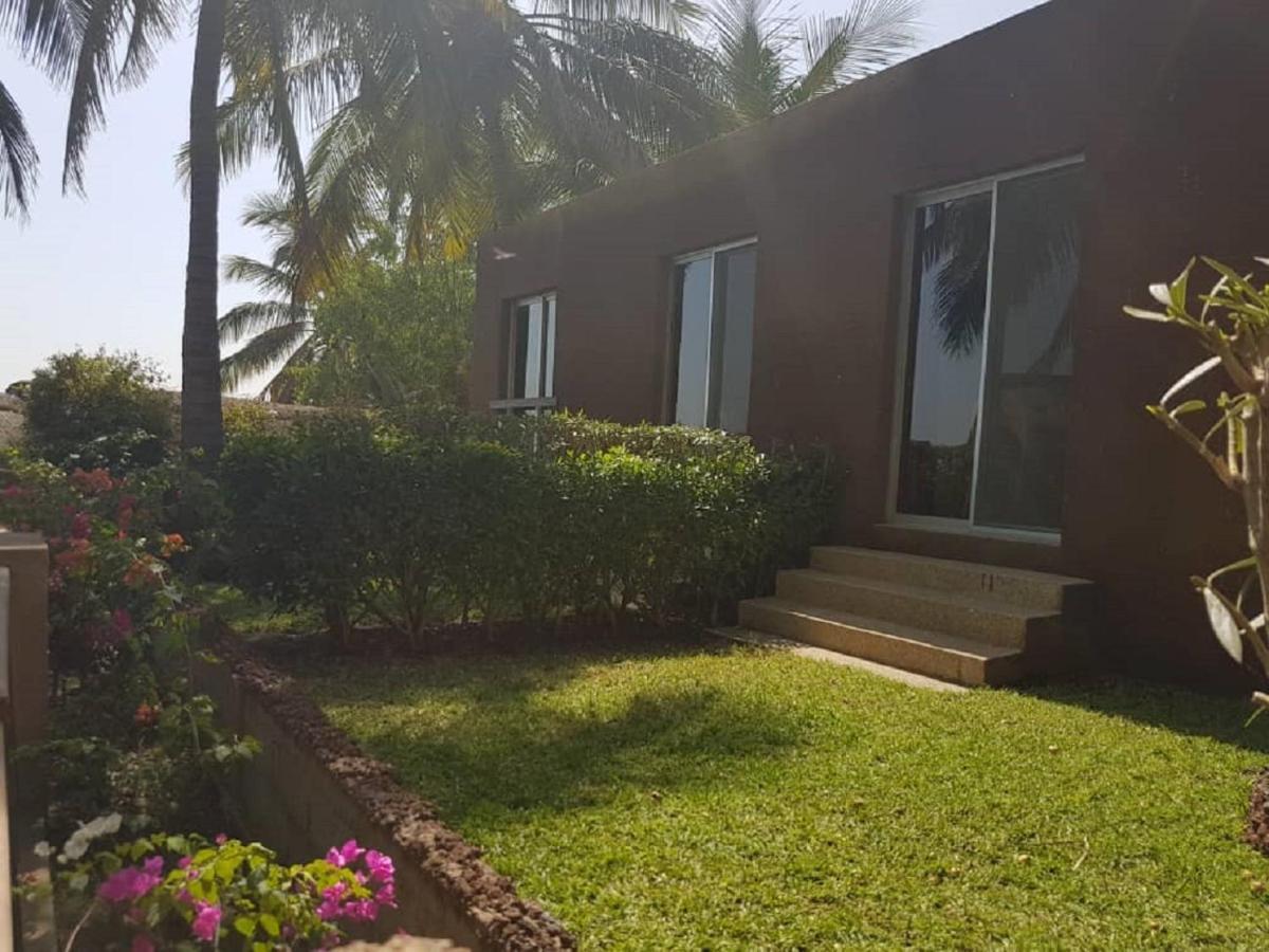 Hotel Jardin Savana Dakar Exterior photo