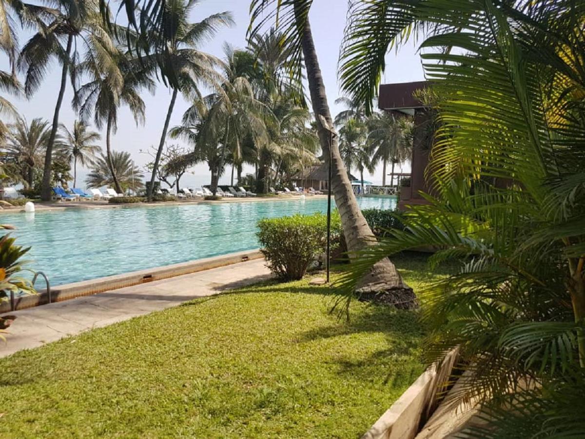 Hotel Jardin Savana Dakar Exterior photo